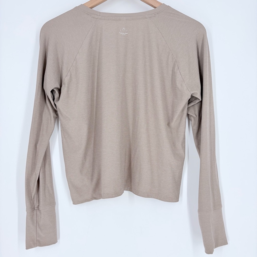 Beyond Yoga Light Brown Featherweight Daydreamer Pullover Top - Picture 13 of 13